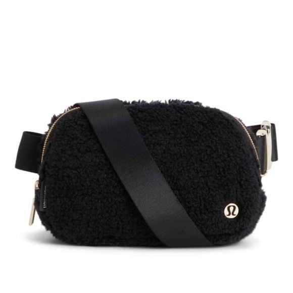 Lululemon Everywhere Fleece Belt Bag Black/Gold Hardware - Picture 1 of 10